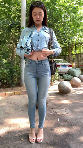 （视频）身材相当丰满的蓝色紧身牛仔裤翘臀少妇[1.85G/MP4]